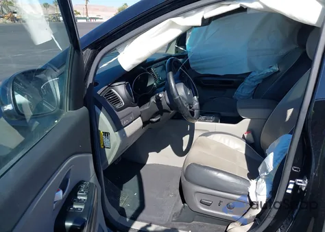 2018 Kia Sedona Lx из США, поврежденный, VIN KNDMB5C12J6398632